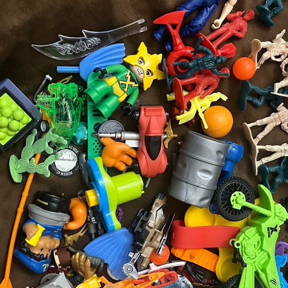 Toy mix - Picture 2 of 4